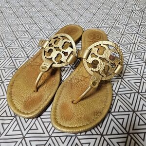 Tory Burch Miller Metallic Gold Pebbled Leather Thong Logo Sandals Womens 8.5